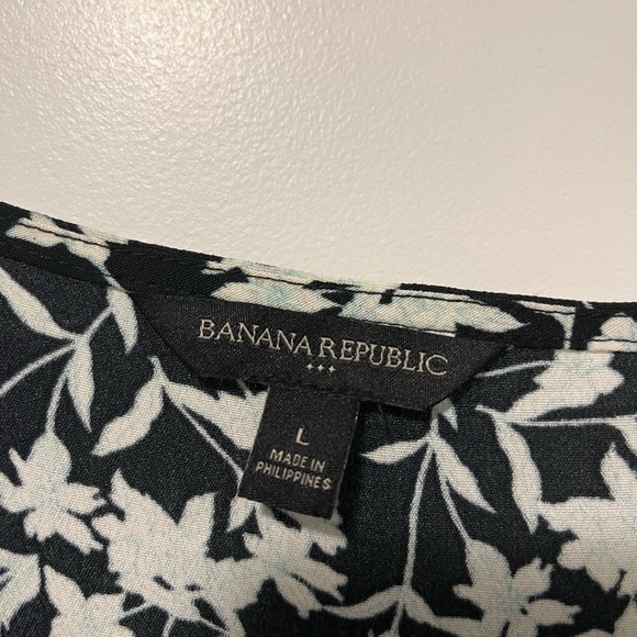 Flowy floral banana republic top - Picture 2 of 2